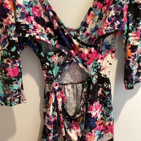 016. FLOWERY DRESS - Picture 3 of 3